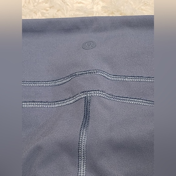 Lululemon Women’s Size 4 Cool To The Street Crop Blue Leggings EUC - Picture 6 of 6
